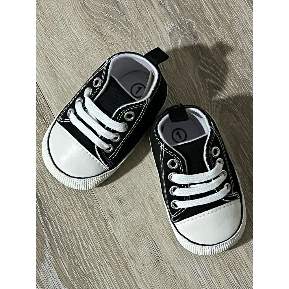 Baby Infant Unisex Classic Canvas Crib Sneaker Shoes, Size 1 (0-6 Months) NEW